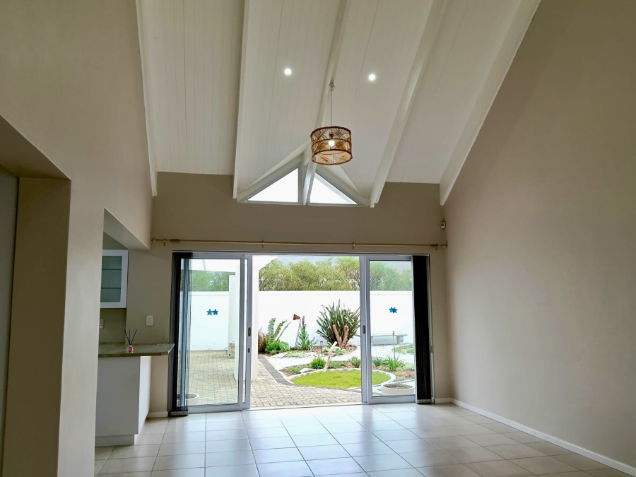 To Let 3 Bedroom Property for Rent in Sandbaai Western Cape